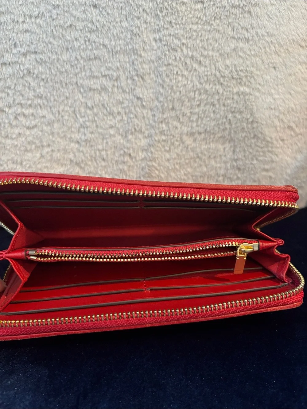 Tory Burch Quilted Red Zip-Around Leather Wallet with Logo - Picture 2 of 6
